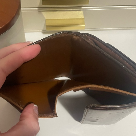 Louis Vuitton monogram Vernis Elise wallet in Carmel Gold - Picture 11 of 16